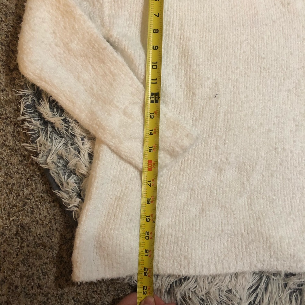 Off shoulder sweater - Picture 3 of 5